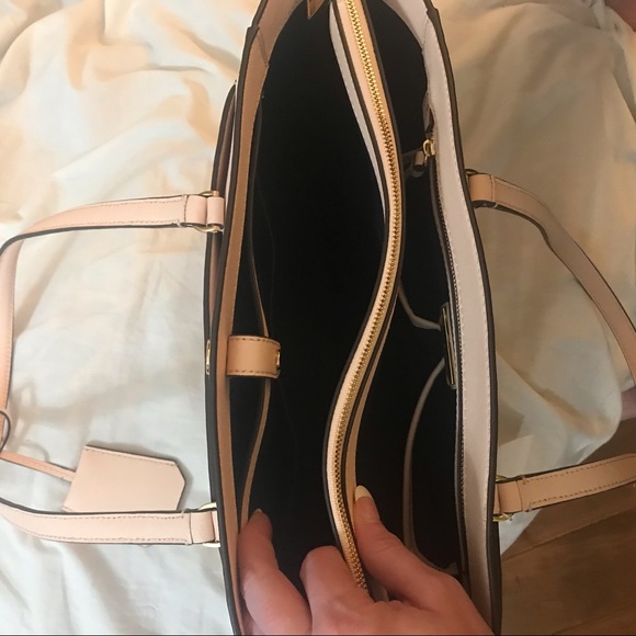 🔥PRICE IS FIRM🔥NWT Tory Burch Robinson Tote - Picture 7 of 7